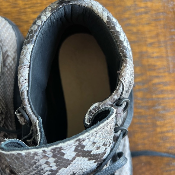 ✨SALE✨ Balenciaga snake print sneakers ✨SALE✨ - Picture 5 of 7